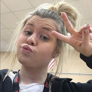 Meet your Posher, Caroline